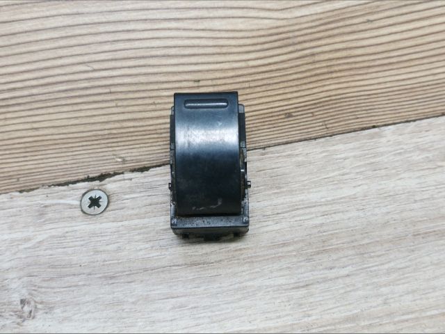 bontott SUZUKI SWIFT II Jobb első Ablakemelő Kapcsoló