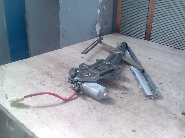 bontott SUZUKI SWIFT II Jobb első Ablakemelő Szerkezet (Elektromos)