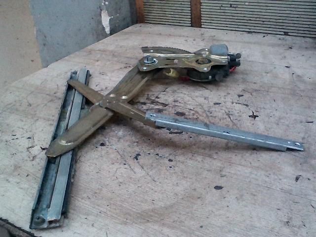 bontott SUZUKI SWIFT II Jobb első Ablakemelő Szerkezet (Elektromos)