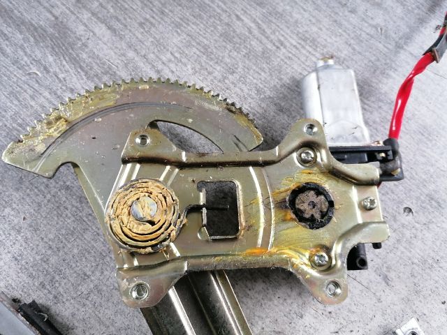 bontott SUZUKI SWIFT II Jobb első Ablakemelő Szerkezet (Elektromos)