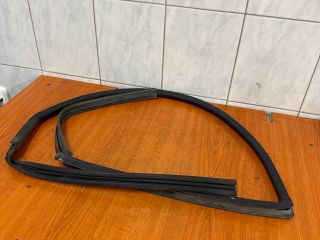 bontott SUZUKI SWIFT II Jobb első Ablakvezető Gumi