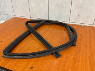 bontott SUZUKI SWIFT II Jobb első Ablakvezető Gumi