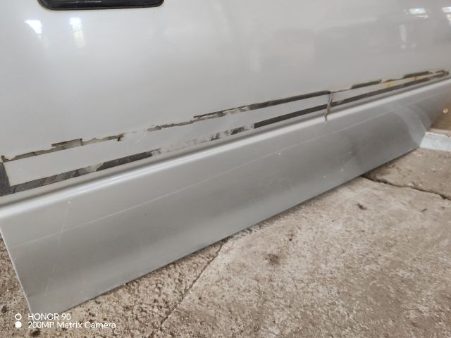 bontott SUZUKI SWIFT II Jobb első Ajtó (Részeivel)