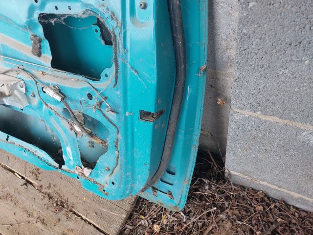 bontott SUZUKI SWIFT II Jobb első Ajtó (Részeivel)