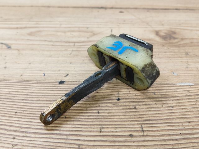 bontott SUZUKI SWIFT II Jobb első Ajtóhatároló