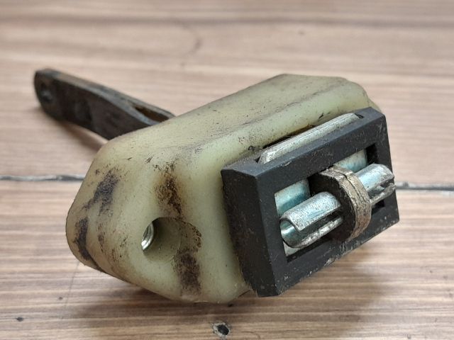 bontott SUZUKI SWIFT II Jobb első Ajtóhatároló