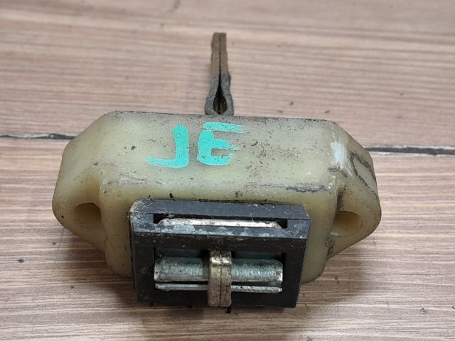 bontott SUZUKI SWIFT II Jobb első Ajtóhatároló