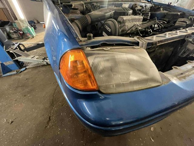 bontott SUZUKI SWIFT II Jobb első Gumikéder