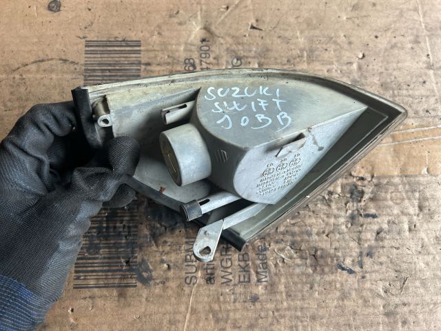 bontott SUZUKI SWIFT II Jobb első Irányjelző