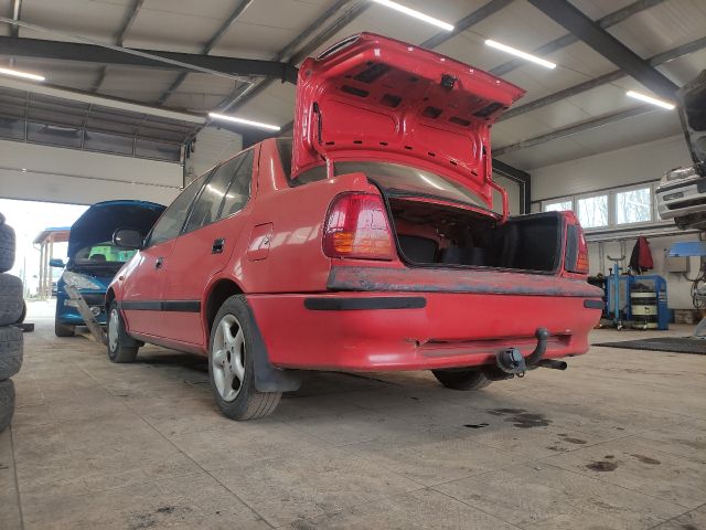 bontott SUZUKI SWIFT II Jobb első Sárvédő Gumi