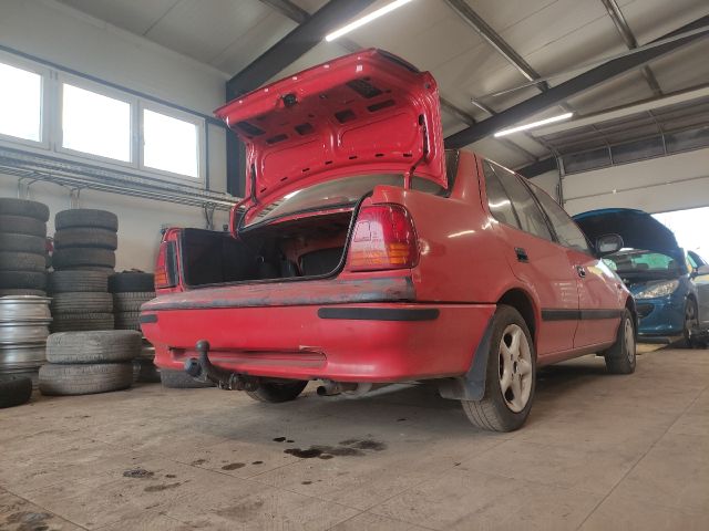 bontott SUZUKI SWIFT II Jobb első Sárvédő Gumi