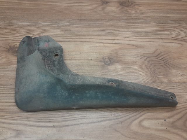 bontott SUZUKI SWIFT II Jobb első Sárvédő Gumi