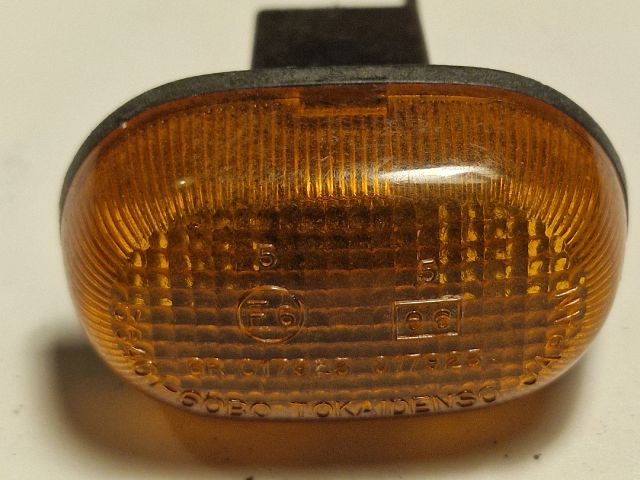 bontott SUZUKI SWIFT II Jobb első Sárvédő Irányjelző