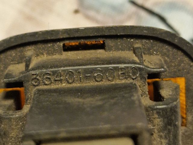 bontott SUZUKI SWIFT II Jobb első Sárvédő Irányjelző