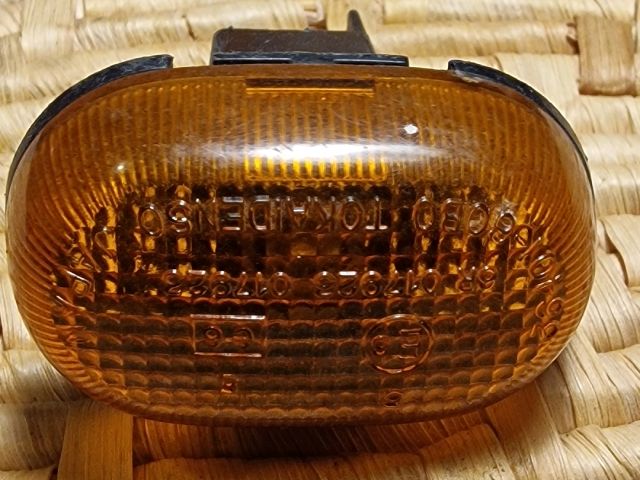 bontott SUZUKI SWIFT II Jobb első Sárvédő Irányjelző