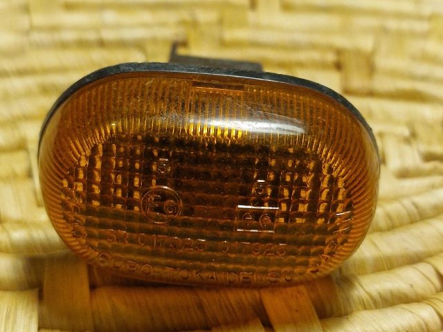 bontott SUZUKI SWIFT II Jobb első Sárvédő Irányjelző