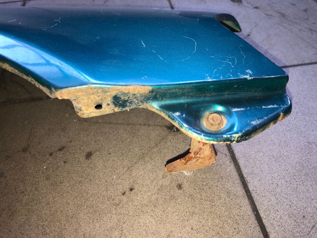 bontott SUZUKI SWIFT II Jobb első Sárvédő