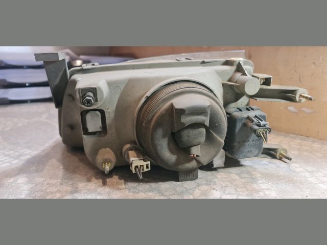 bontott SUZUKI SWIFT II Jobb Fényszóró