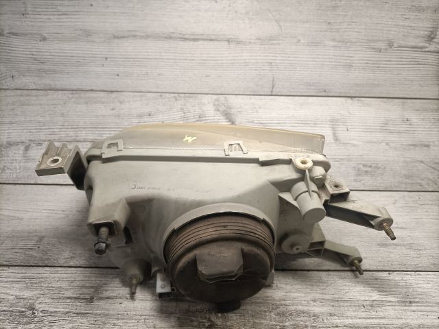 bontott SUZUKI SWIFT II Jobb Fényszóró