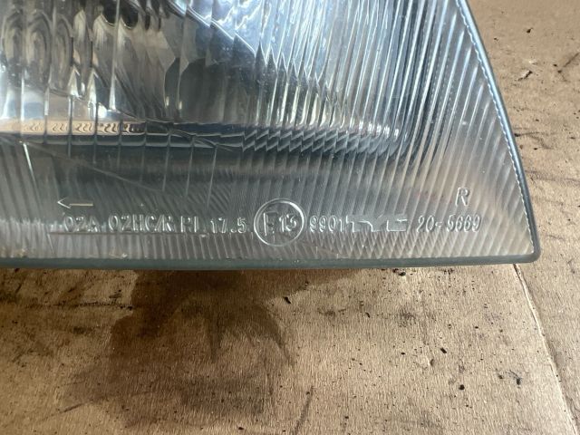 bontott SUZUKI SWIFT II Jobb Fényszóró