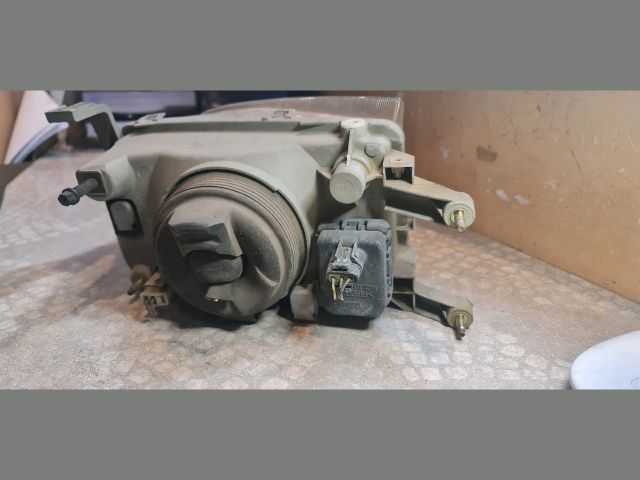 bontott SUZUKI SWIFT II Jobb Fényszóró