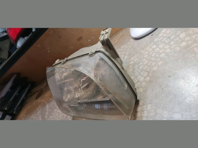 bontott SUZUKI SWIFT II Jobb Fényszóró