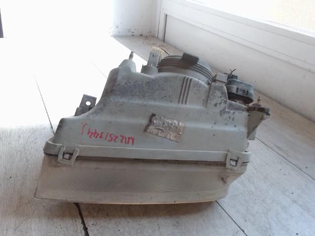 bontott SUZUKI SWIFT II Jobb Fényszóró