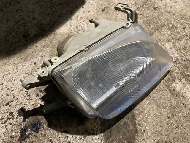 bontott SUZUKI SWIFT II Jobb Fényszóró