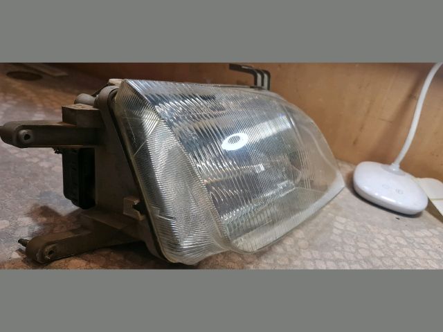 bontott SUZUKI SWIFT II Jobb Fényszóró