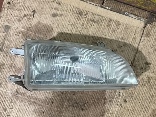 bontott SUZUKI SWIFT II Jobb Fényszóró