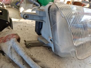 bontott SUZUKI SWIFT II Jobb Fényszóró