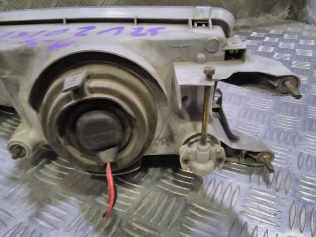 bontott SUZUKI SWIFT II Jobb Fényszóró