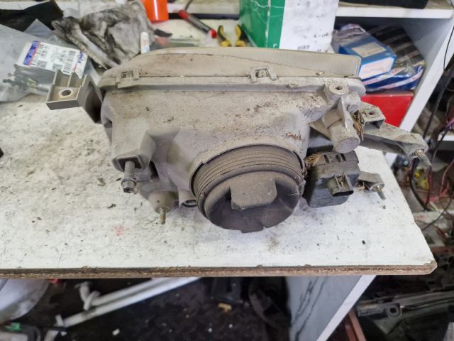 bontott SUZUKI SWIFT II Jobb Fényszóró