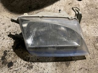 bontott SUZUKI SWIFT II Jobb Fényszóró