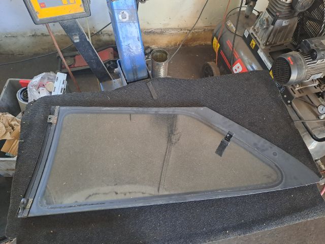 bontott SUZUKI SWIFT II Jobb hátsó Ablak