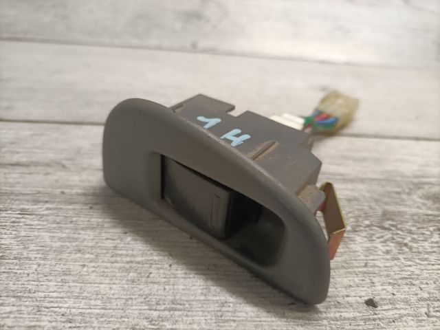 bontott SUZUKI SWIFT II Jobb hátsó Ablakemelő Kapcsoló