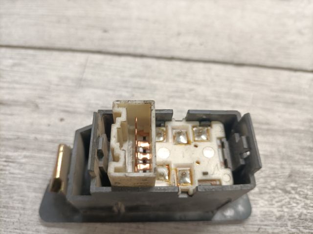 bontott SUZUKI SWIFT II Jobb hátsó Ablakemelő Kapcsoló