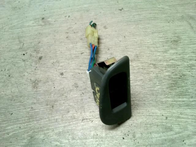 bontott SUZUKI SWIFT II Jobb hátsó Ablakemelő Kapcsoló