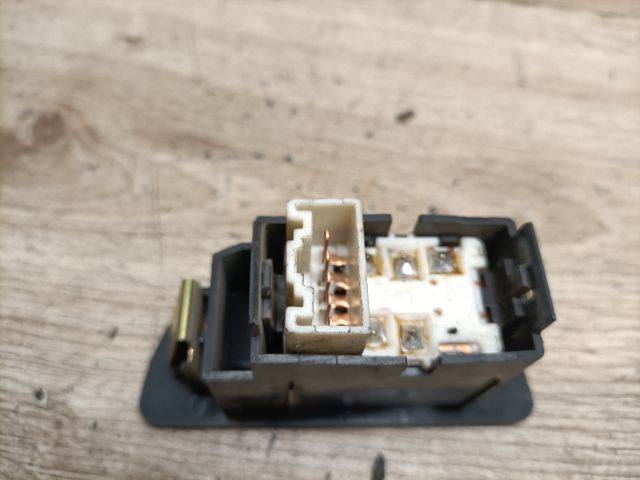 bontott SUZUKI SWIFT II Jobb hátsó Ablakemelő Kapcsoló