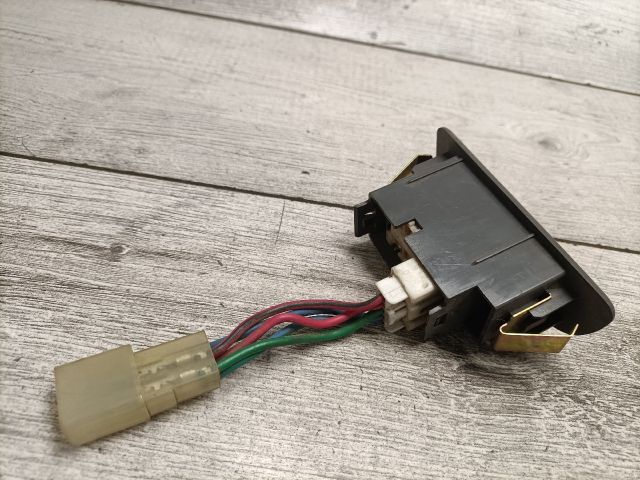 bontott SUZUKI SWIFT II Jobb hátsó Ablakemelő Kapcsoló