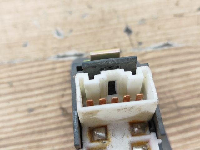 bontott SUZUKI SWIFT II Jobb hátsó Ablakemelő Kapcsoló