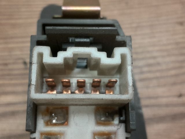 bontott SUZUKI SWIFT II Jobb hátsó Ablakemelő Kapcsoló