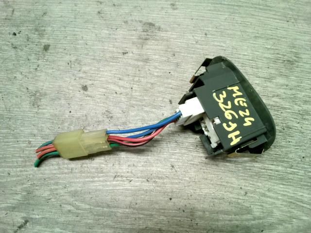 bontott SUZUKI SWIFT II Jobb hátsó Ablakemelő Kapcsoló