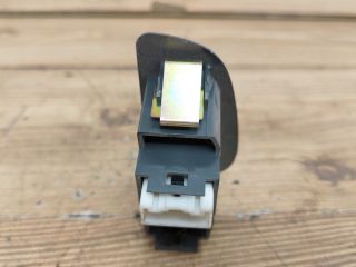 bontott SUZUKI SWIFT II Jobb hátsó Ablakemelő Kapcsoló