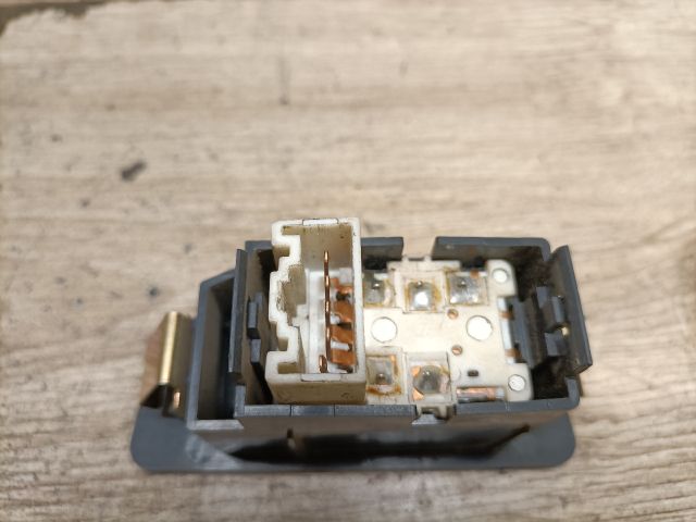 bontott SUZUKI SWIFT II Jobb hátsó Ablakemelő Kapcsoló