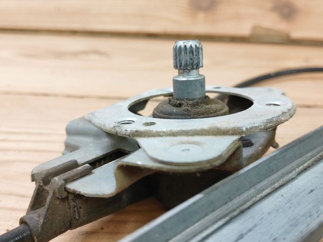 bontott SUZUKI SWIFT II Jobb hátsó Ablakemelő Szerkezet (Mechanikus)