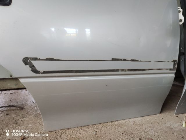 bontott SUZUKI SWIFT II Jobb hátsó Ajtó (Részeivel)