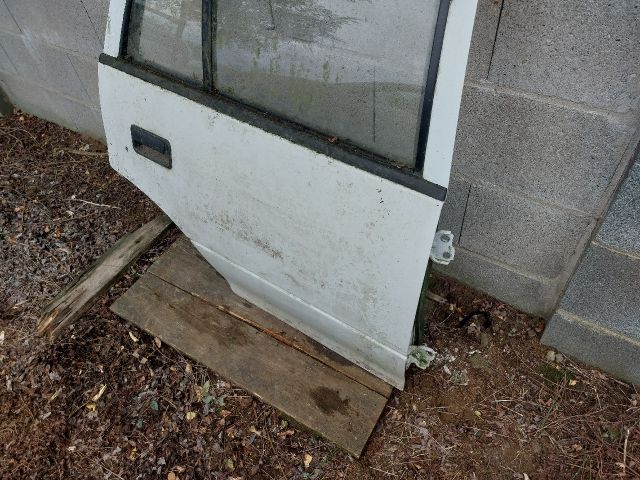 bontott SUZUKI SWIFT II Jobb hátsó Ajtó (Részeivel)