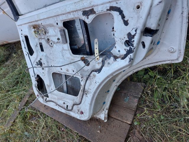 bontott SUZUKI SWIFT II Jobb hátsó Ajtó (Részeivel)