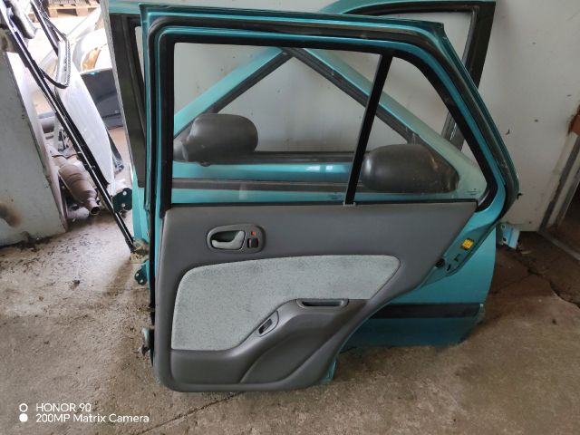 bontott SUZUKI SWIFT II Jobb hátsó Ajtó (Részeivel)